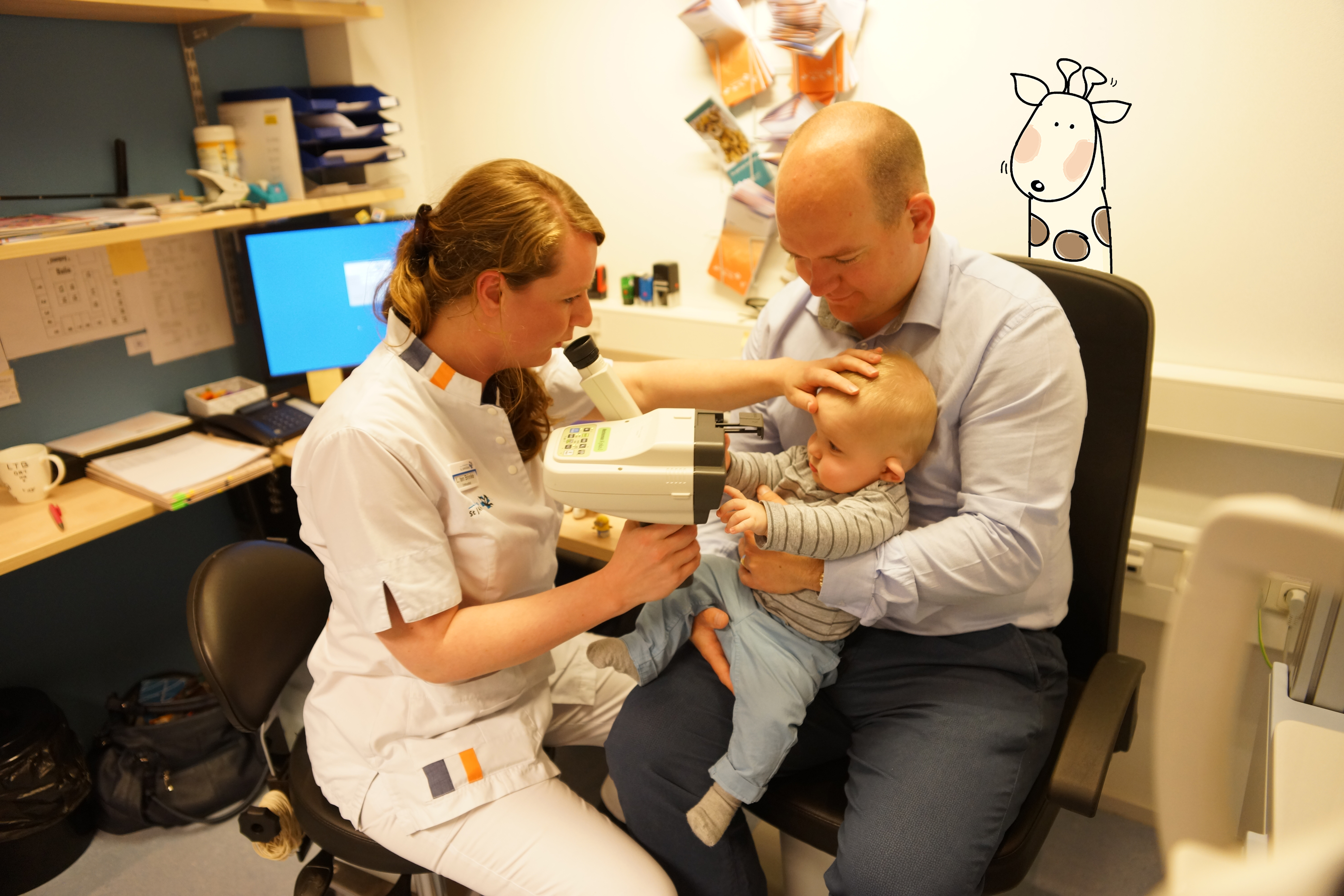 Baby Daniel bezoekt de orthoptist